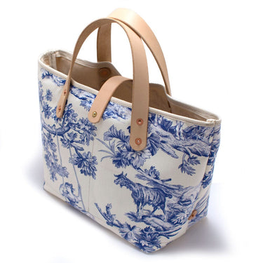 Outstanding Summer Focus: Tote Bag Fashion for Women over 50